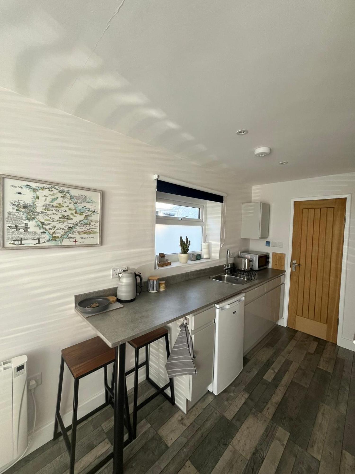 Entire Guest Suite In Four Mile Bridge, Rhoscolyn Valley Extérieur photo