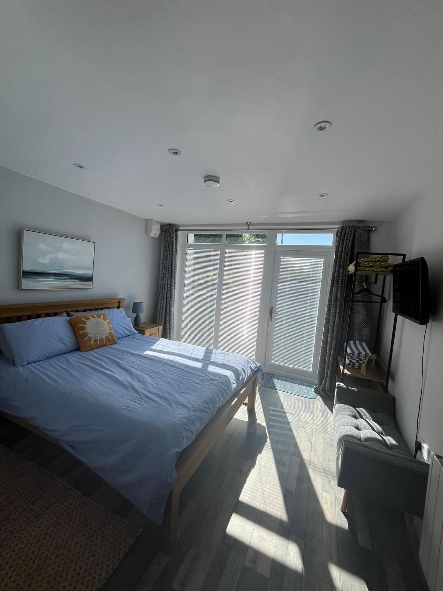 Entire Guest Suite In Four Mile Bridge, Rhoscolyn Valley Extérieur photo