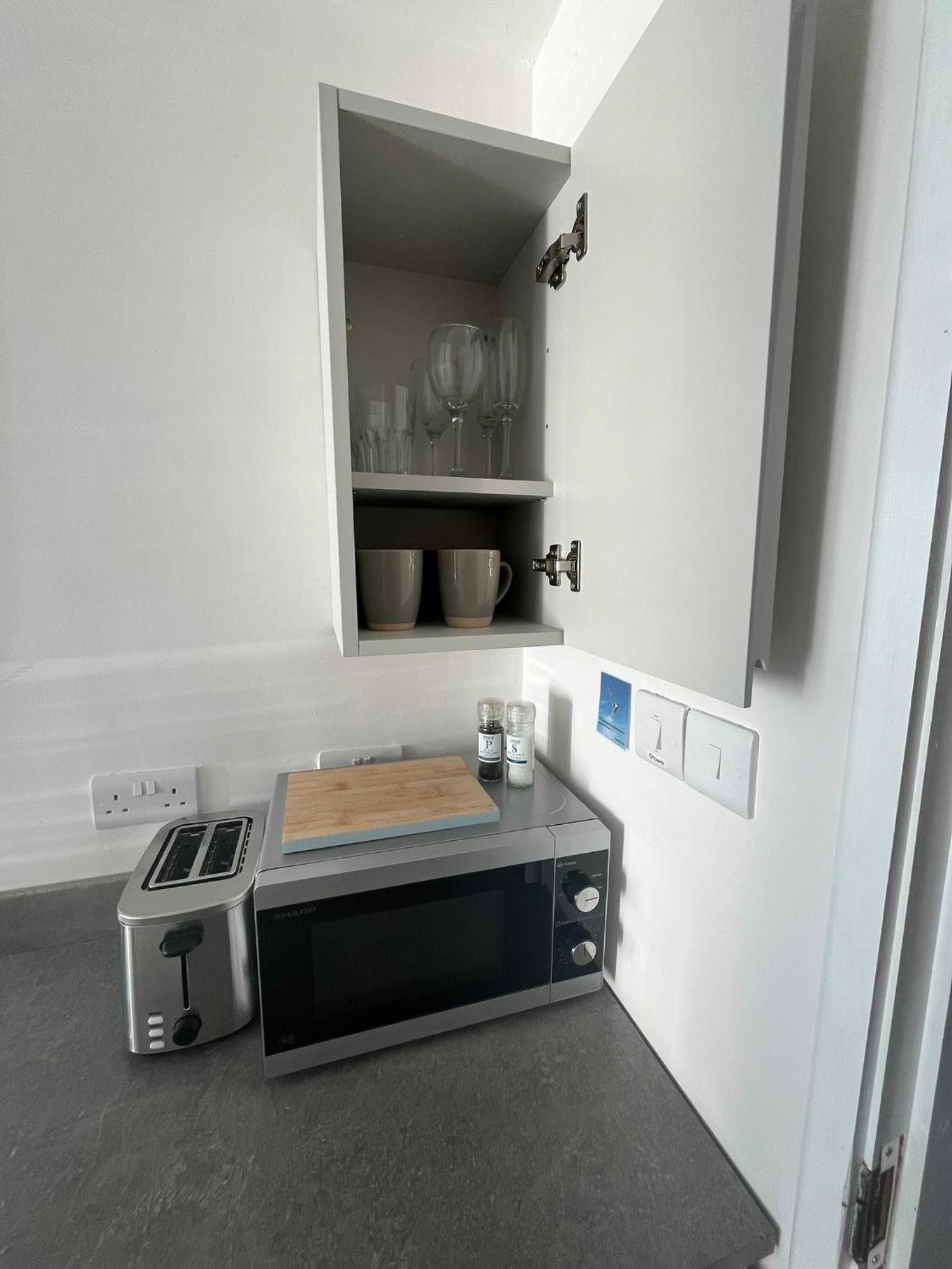 Entire Guest Suite In Four Mile Bridge, Rhoscolyn Valley Extérieur photo